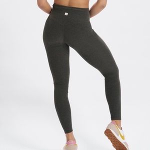 Vuori clean elevation leggings green like new